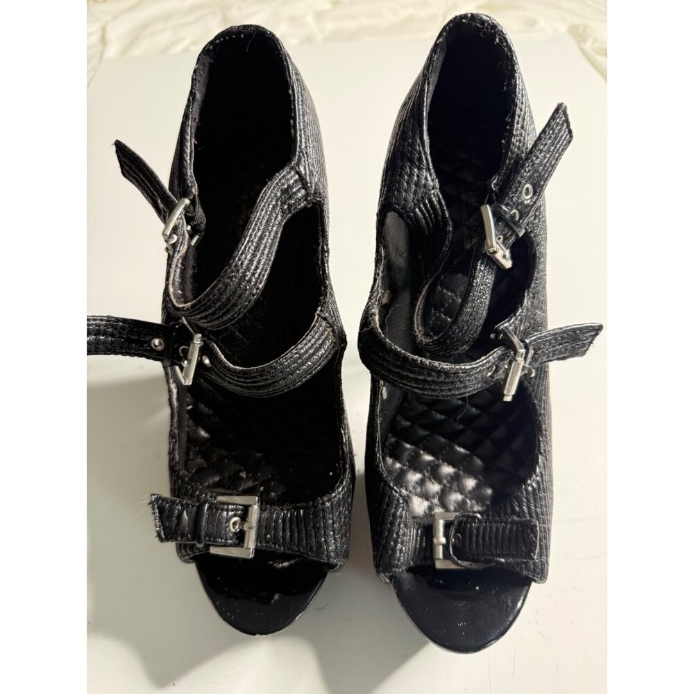 Black Peep Toe Platform Heels With Buckle Straps & Key Charm Accents